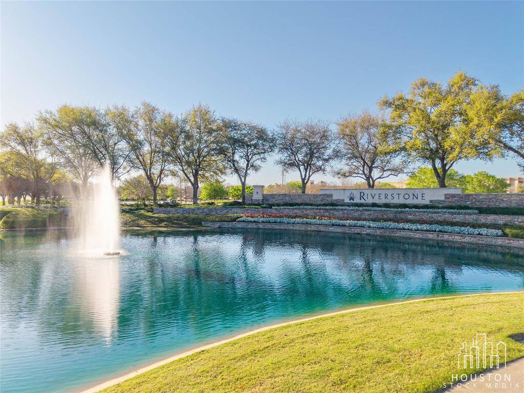 Spanning 3,800 acres, Riverstone offers resort-style amenities, top-rated schools, and easy access to shopping, dining, and major highways—making it a top choice for families.