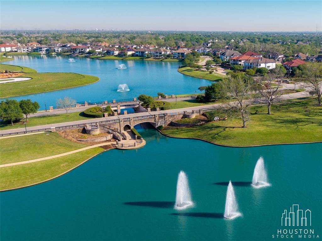 Serene lakes, scenic trails, and catch-and-release fishing await at Riverstone. Enjoy kayaking, canoeing, or simply soaking in the natural beauty right from your own neighborhood.