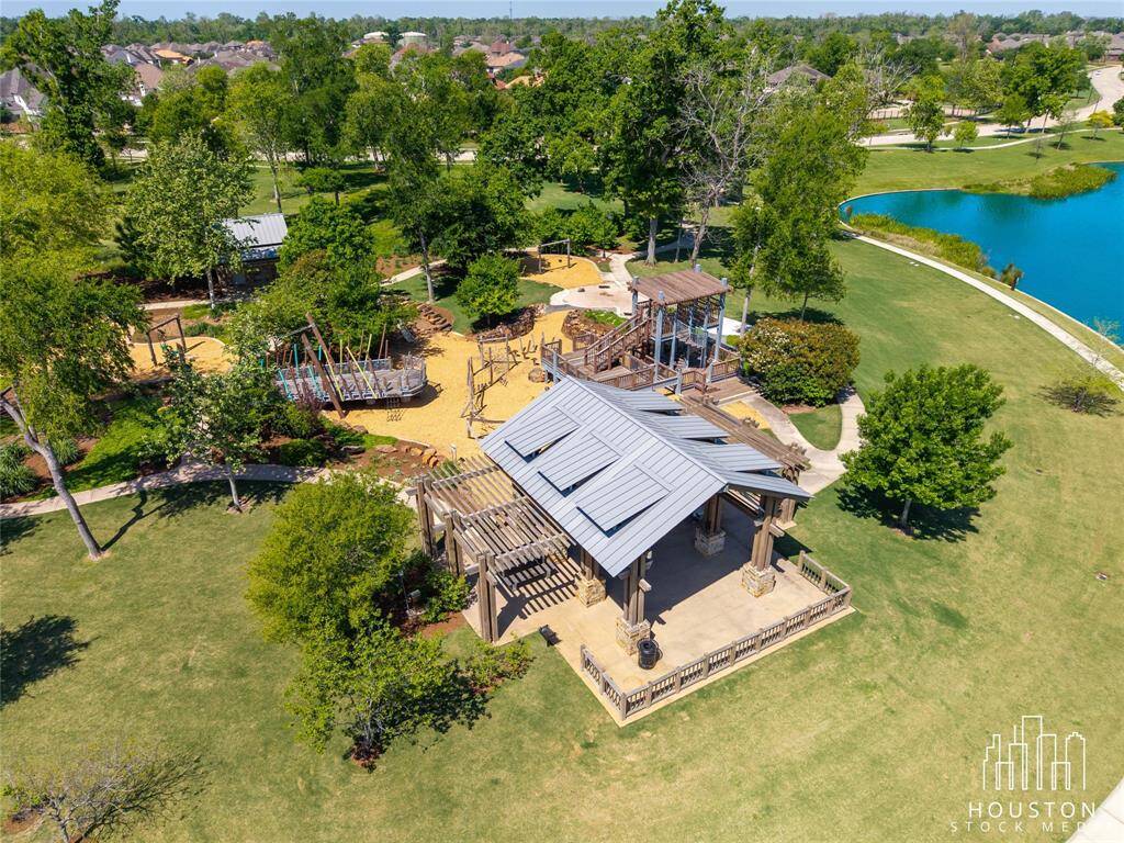 Adventure awaits at Riverstone’s nature-themed playground. Complete with a zip line, rope bridge, and scenic pavilion perfect for family fun and outdoor gatherings.