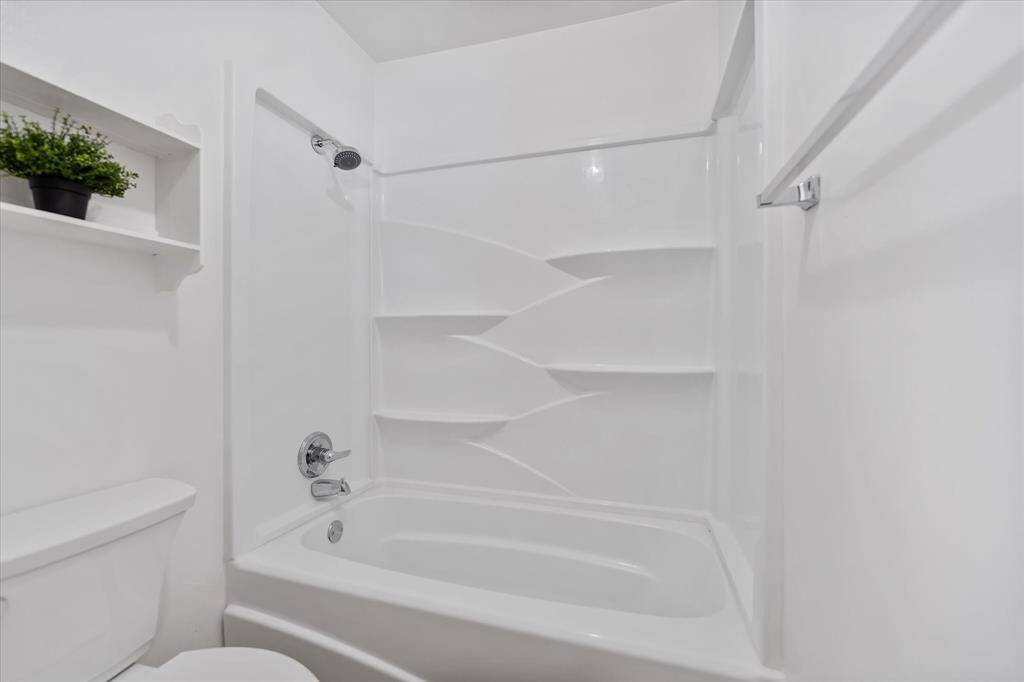 Tub/shower combo.
