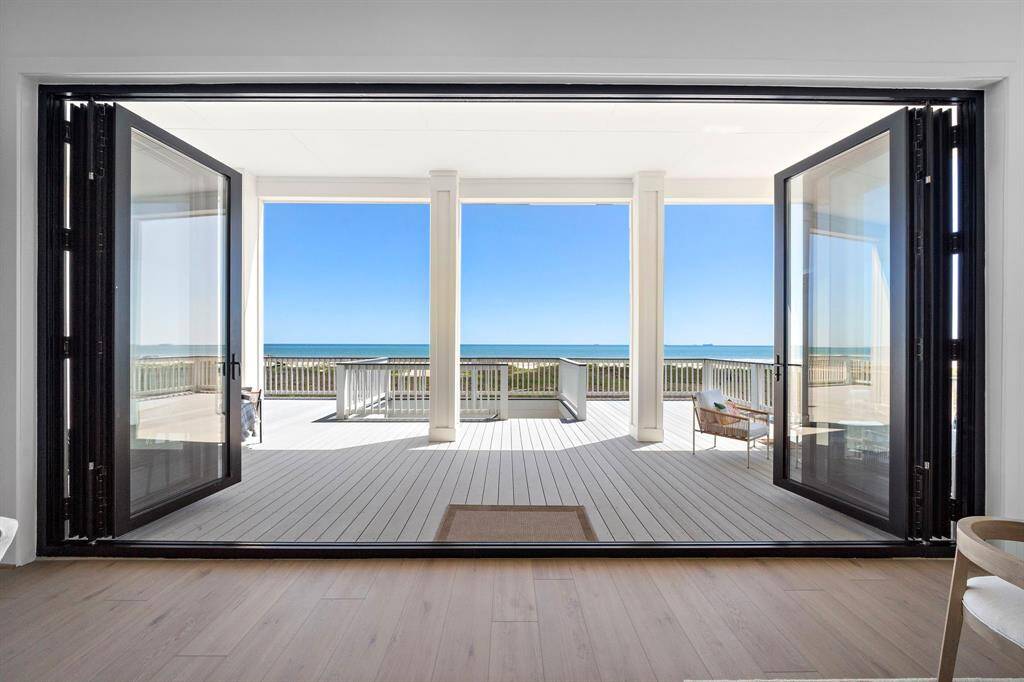 There is no relaxation like the one you get in this estate! From the Sound of the Ocean, to the fresh air and the flying by wildlife! A true paradise!