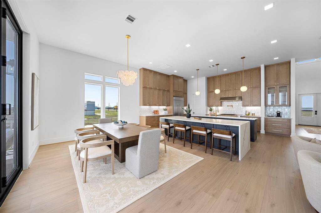 Your Kitchen and Dining!