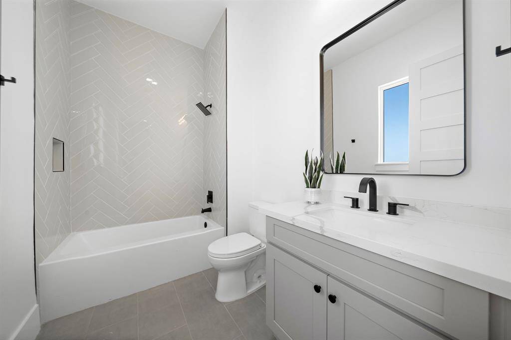 Fifth En-suite.