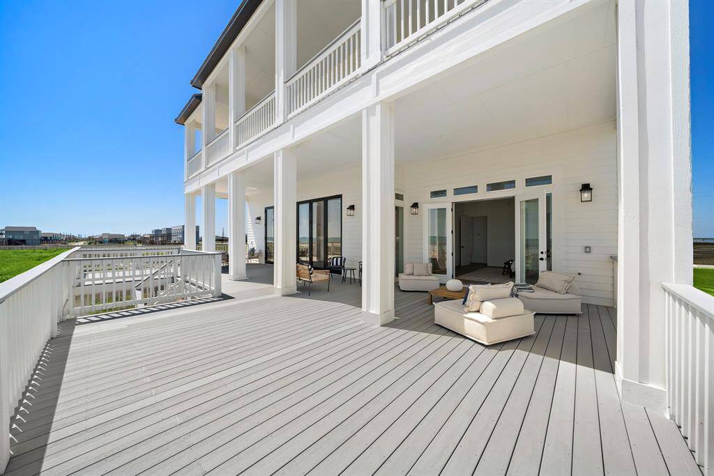 Main Level Deck.