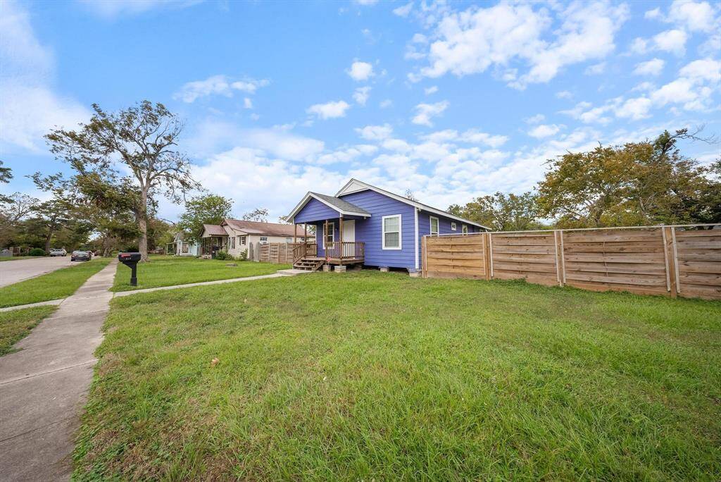 Large Corner Lot!