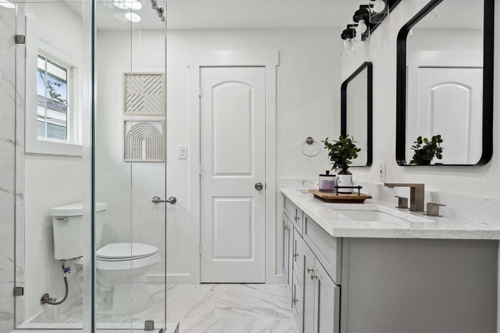 Double vanity, modern fixtures, and a layout that keeps function and style in sync.