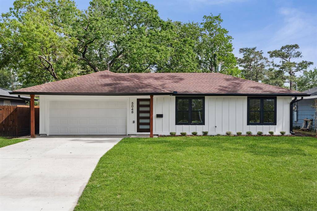 Brand new hardie paneling for the entire exterior of the home!