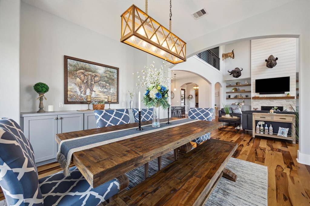 Effortlessly blending with the kitchen and living room, the dining area offers a perfect setting for entertaining—combining style, comfort, and a natural flow for gatherings of any size