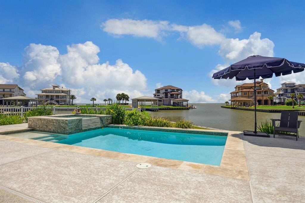 A 25’ x 12’ pool with gas spa heater, and in-floor cleaner creates a luxurious backyard oasis...just look at those views...this is the life!