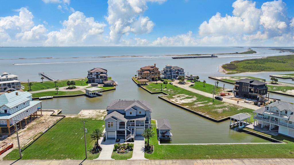 Situated in a premier location, this waterfront gem offers direct access to the Intracoastal Waterway and West Galveston Bay. Enjoy effortless boating, fishing, and water adventures right from your backyard, all while taking in breathtaking views and the best of waterfront living