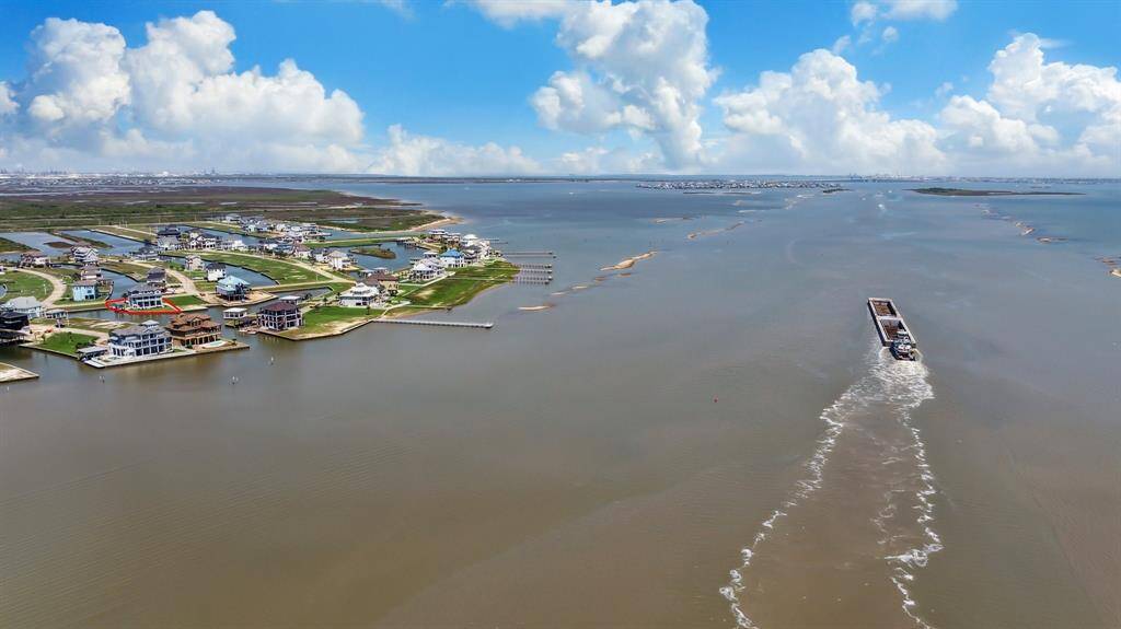 Open views and location with direct access to the Intracoastal Waterway