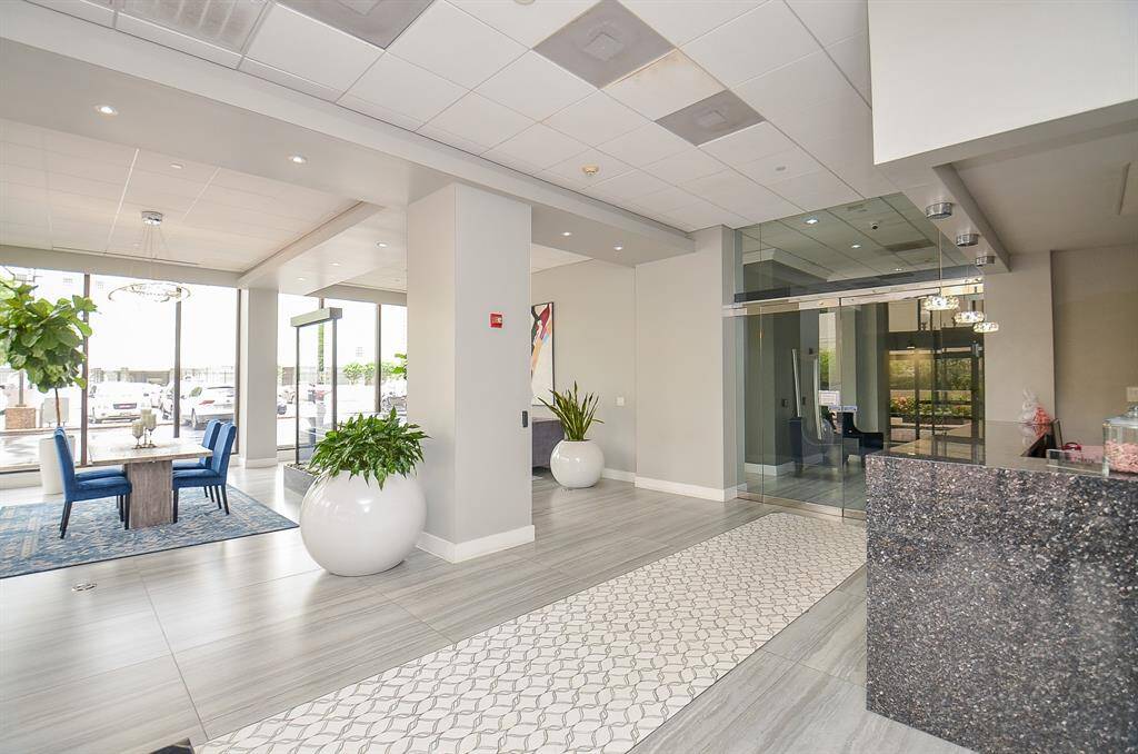 The building was recently renovated and has beautiful common areas and amenities.
