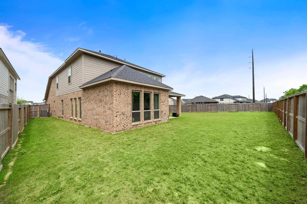 This large yard is ready for a pool!