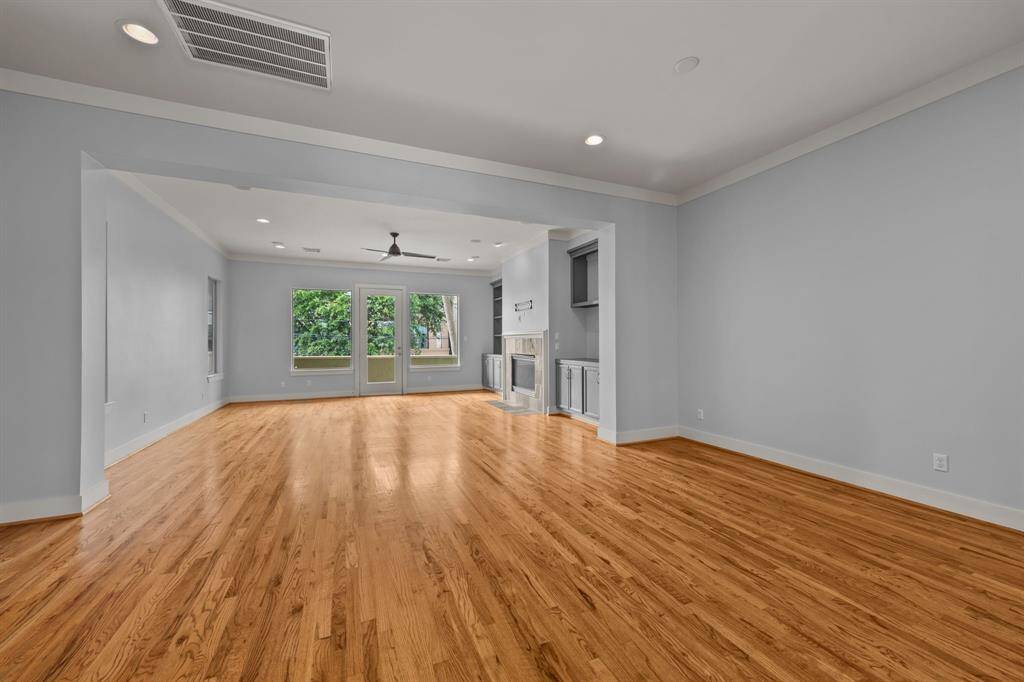Generous kitchen with granite countertops