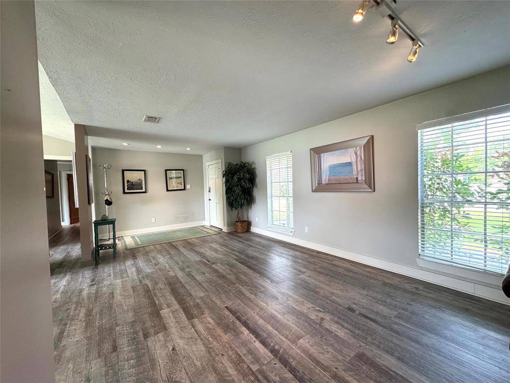 Super sized dining area that could be used for addition living space