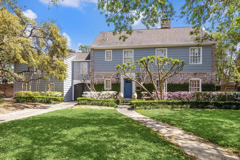 Best location on a 15,120 square lot per HCAD in the Southampton/Rice/Museum area! This one in Cherokee Place is nestled along quaint tree-lined divided street with manicured esplanade. Kitchen with Viking appliances. Expanded primary bedroom with sitting room with French doors the open a large veranda overlooking the backyard gardens and pool. Dramatic 40ft loggia w/exposed brick arches and wall of windows and French doors with views to the backyard gardens and pool. The pool with