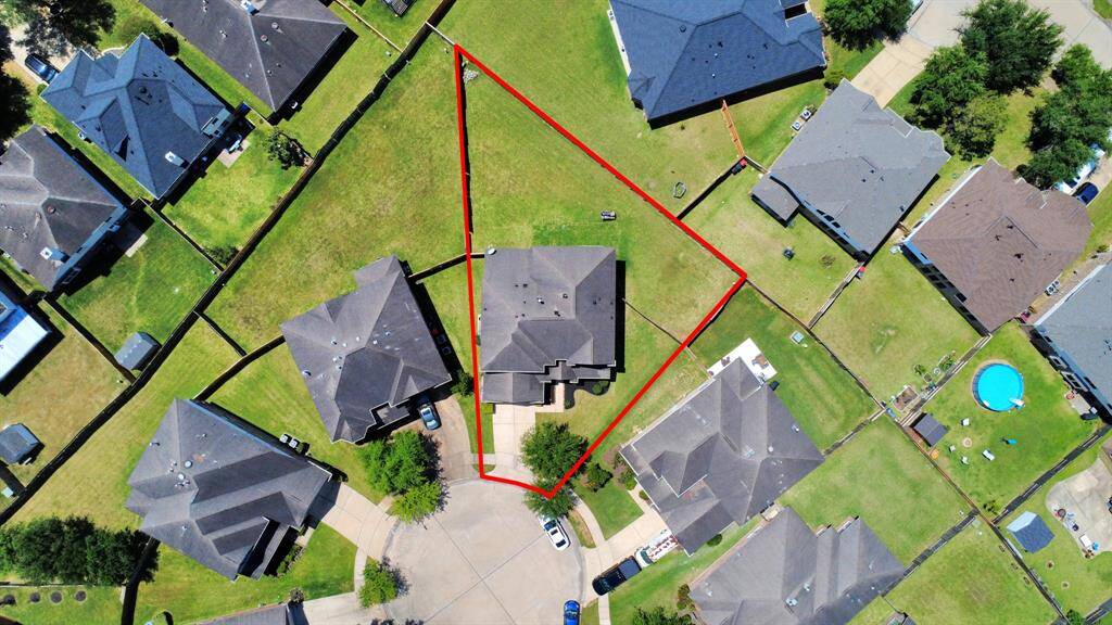 Check out the size of the yard!