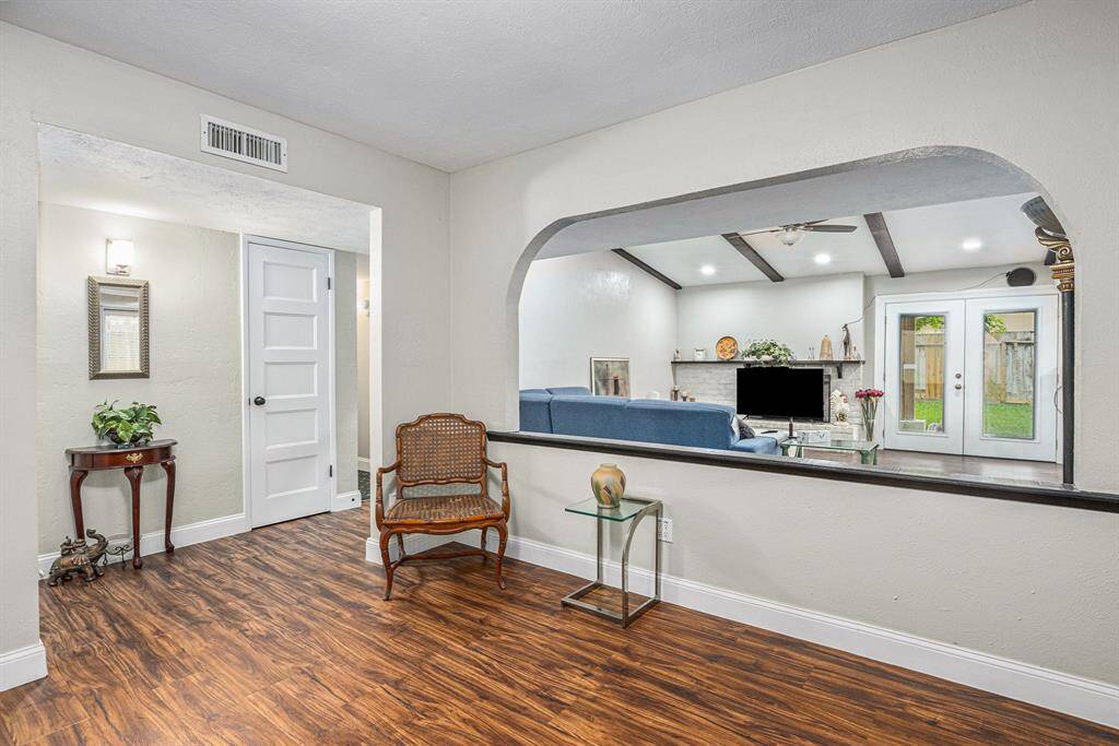 This flexible space is open to the living and breakfast area