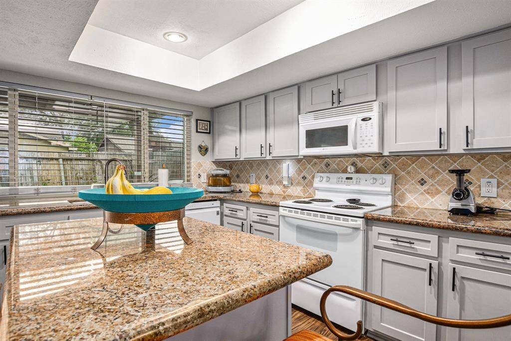 Granite countertops makes this space the perfect area to showcase your cooking skills