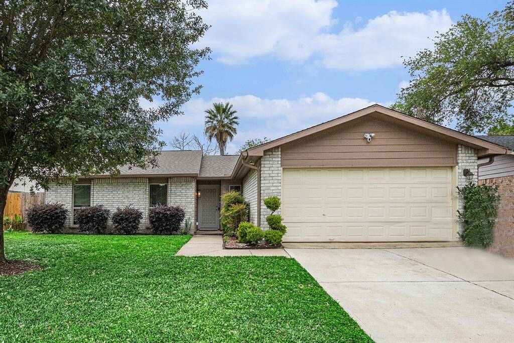 Charming 3 bedroom home 2 baths with functional layout