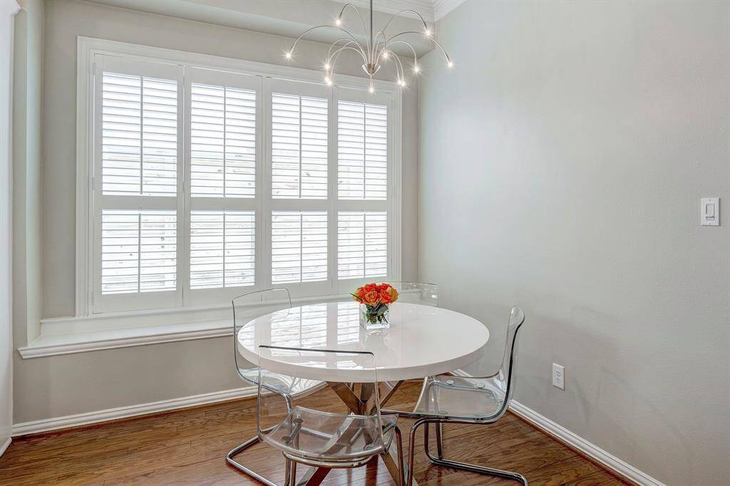 Sunny breakfast nook