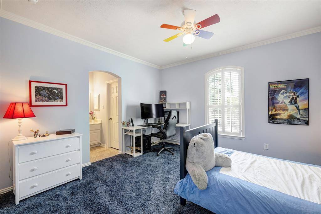 Secondary bedroom