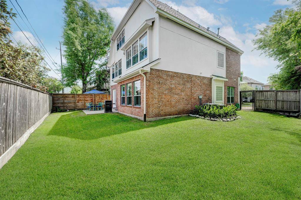 Backyard AND sideyard with plenty of space for a pool