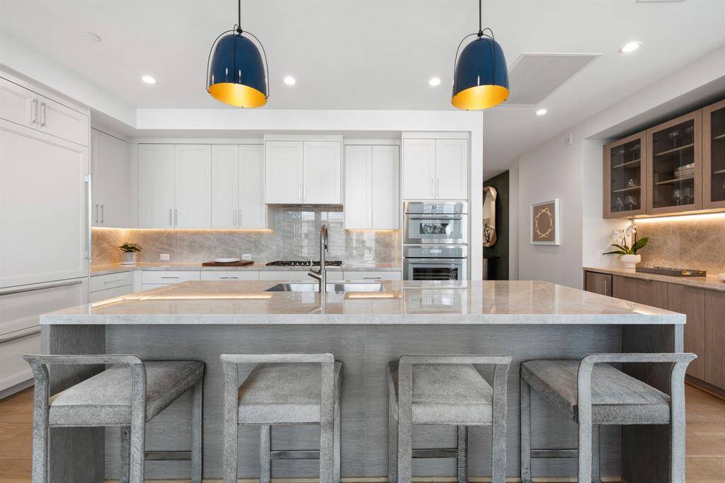 Oversized center island with porcelain counter-top and pull-out seating