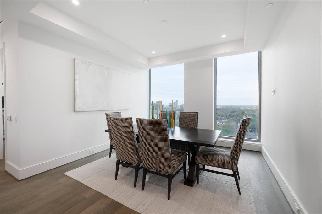 Alternate view of the dining area.
