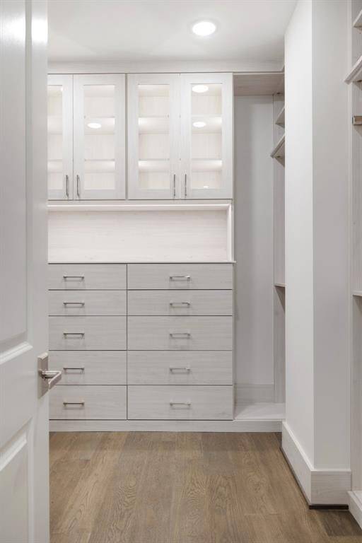 Built-in glass cabinetry and drawers.