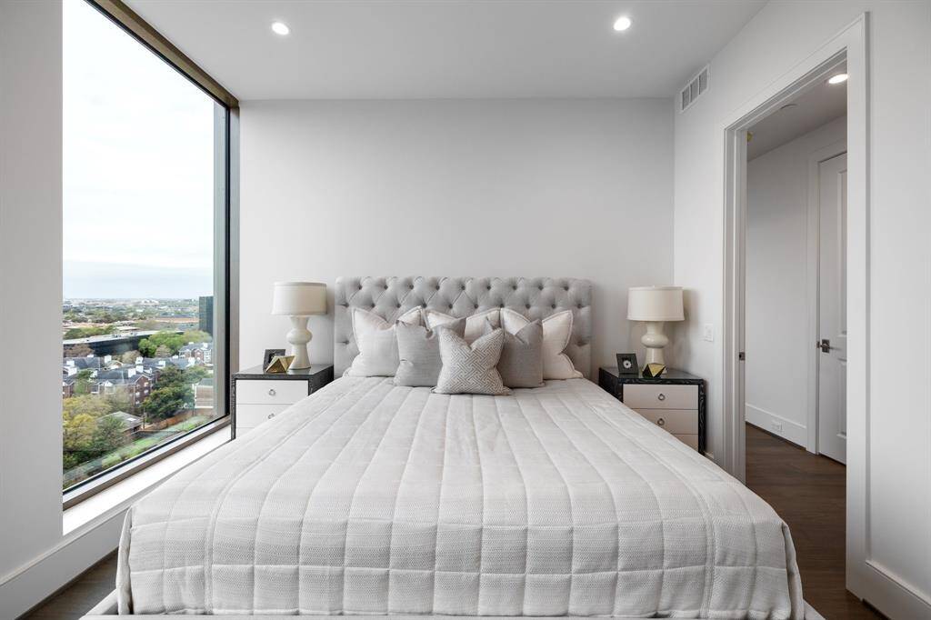 En-suite bedroom.