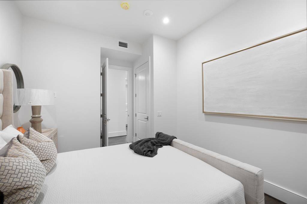 En-suite bedroom.