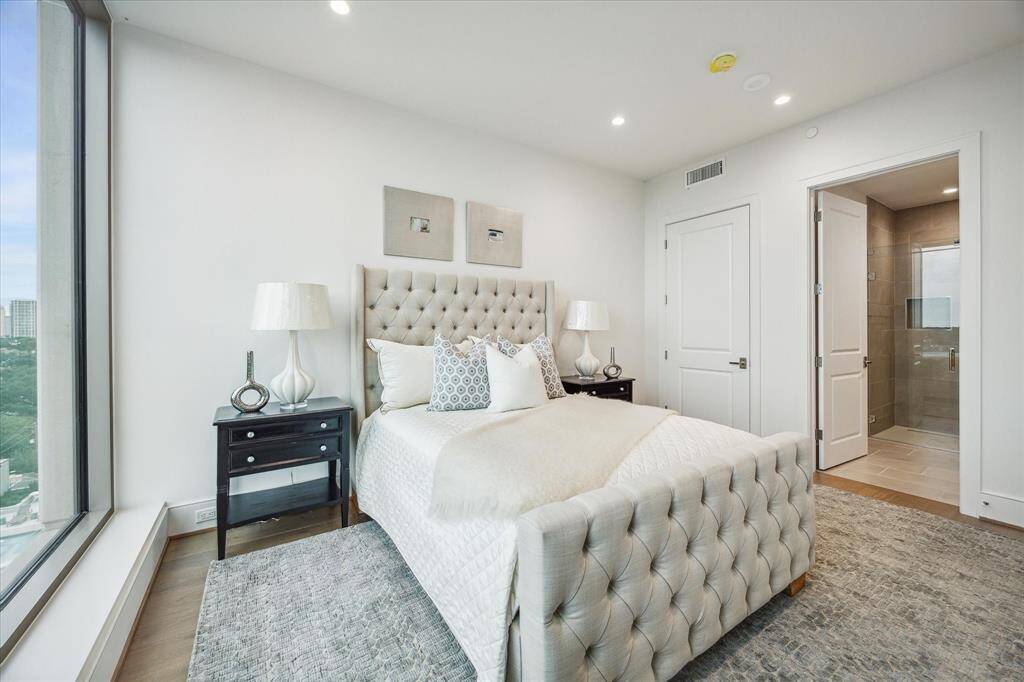 En-suite guest bedroom.