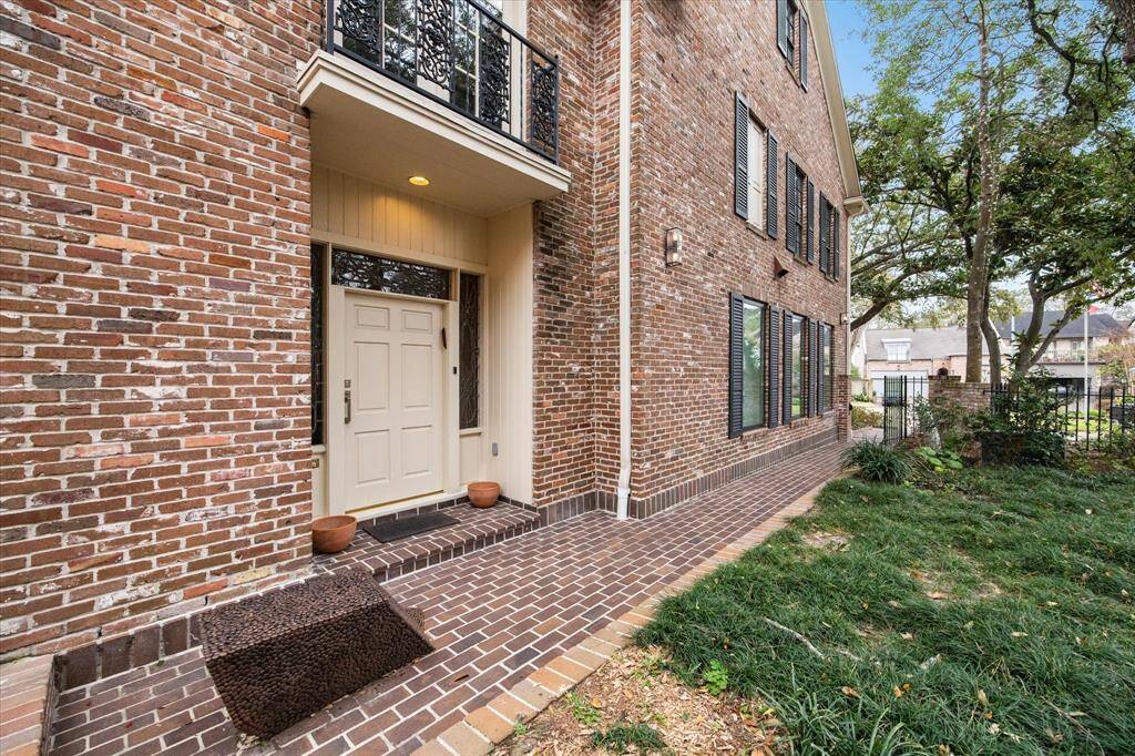 Enter through the wrought iron gate to the front door which faces a lush greenbelt. The traditional exterior welcomes family and friends to this exceptional 3-bedroom, 4.5 bath townhome with first floor living. Located just outside the guard station on Indian Circle for added peace of mind.