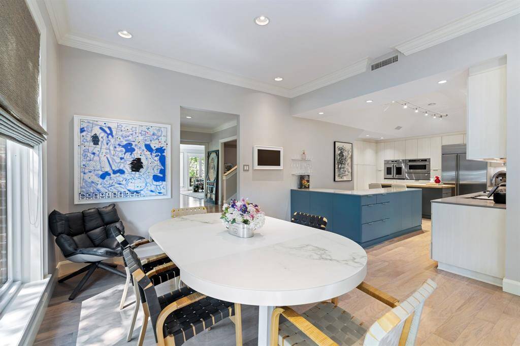 Another view of the Breakfast room, looking back towards the fabulous Kitchen!