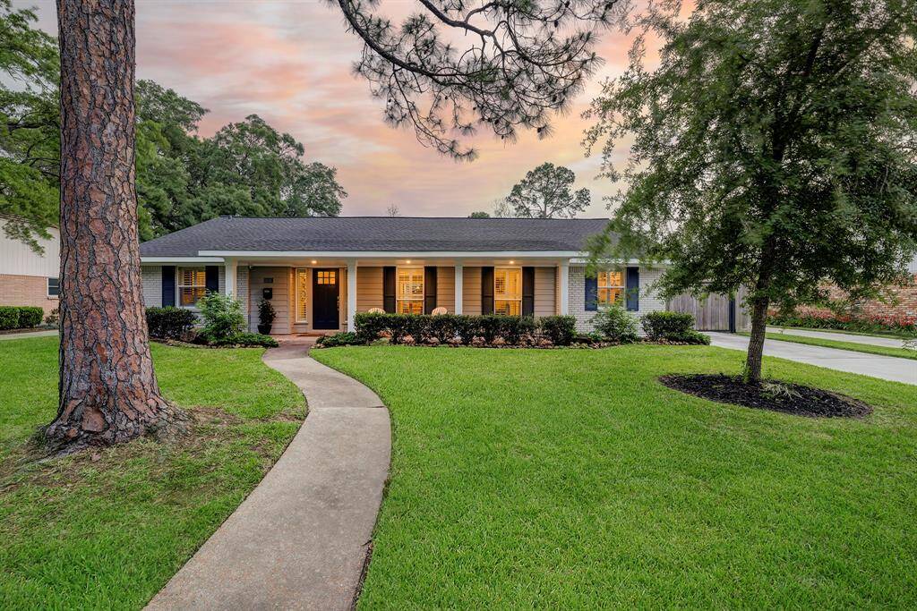 5735 Stillbrooke, situated on an 11,319 sf lot (per HCAD) and blocks away from Parker Elementary and Westbury Park
