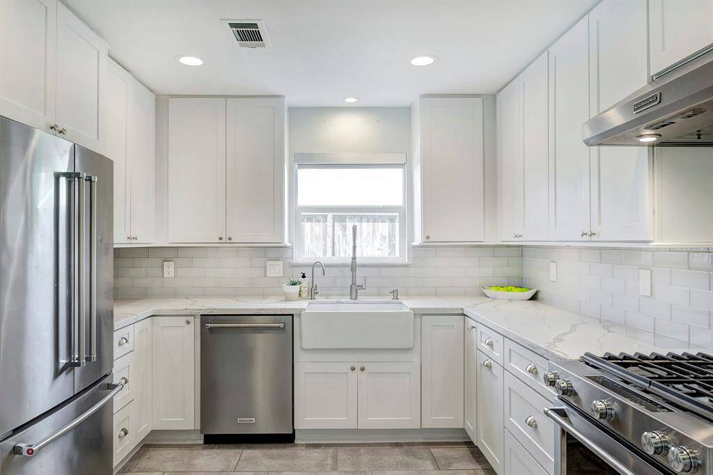 Kitchen Aid appliance package and cabinets for days