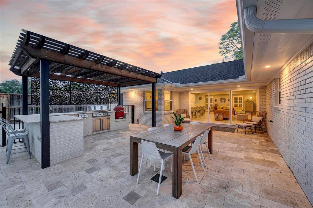 Outdoor space for grillside/poolside entertaining