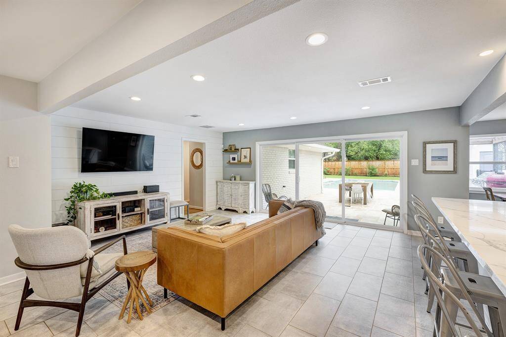 Spacious and open living room with views to the extensive outdoor entertaining space