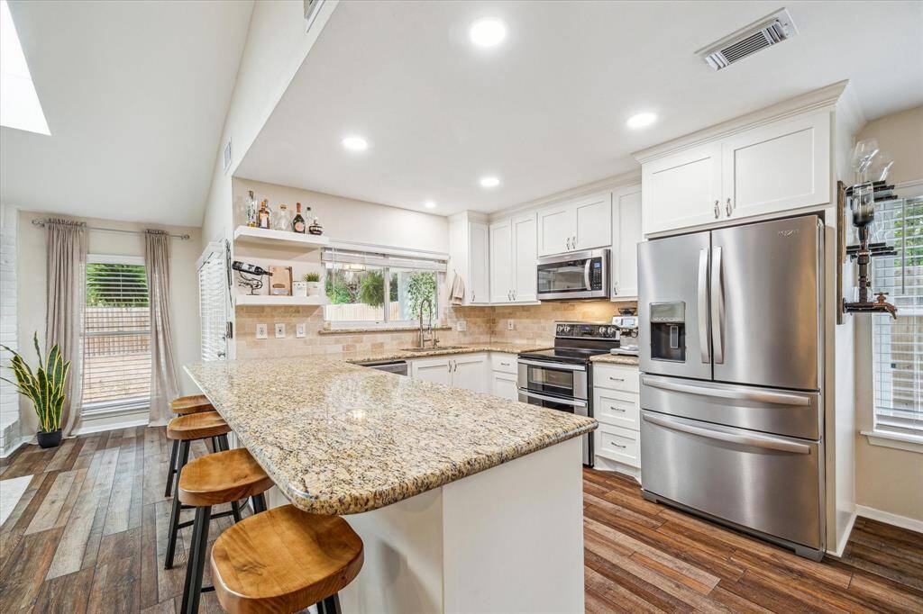 This beautifully updated kitchen blends both a modern feel and classic charm. Featuring stainless steel appliances and a neutral color scheme.