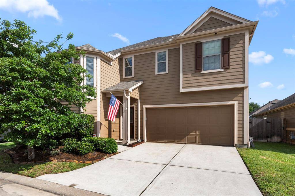 Welcome to 6018 Tenton Park, located in the Pinemont Park community in Oak Forest West.