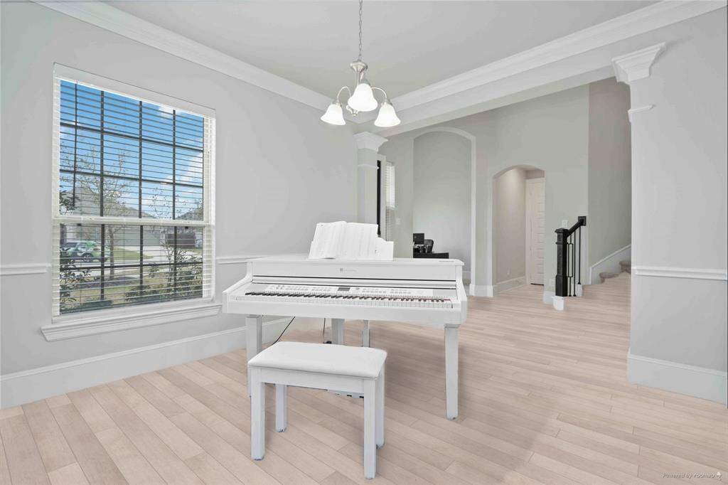 piano is virtually staged