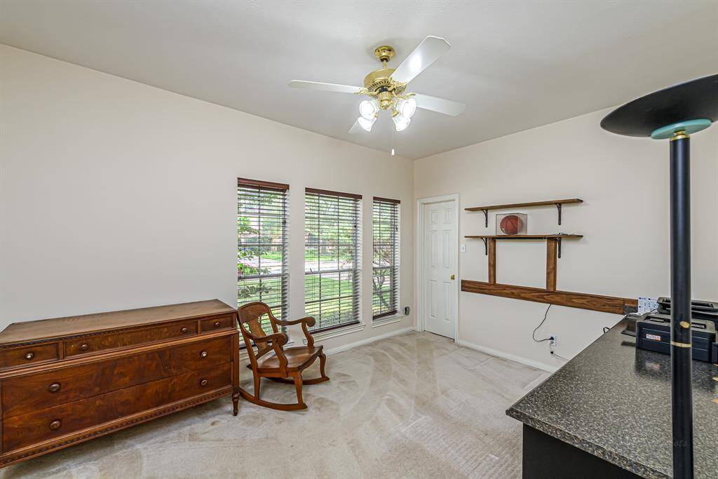 Neutral colors throughout