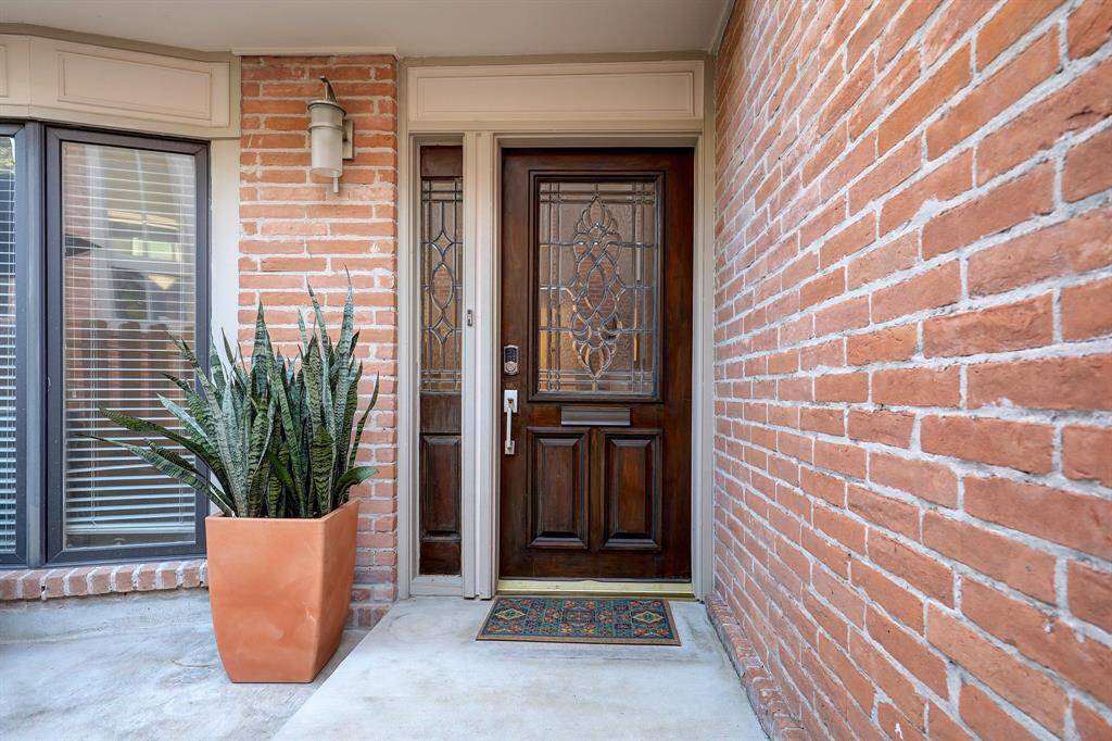 Beautiful front door and entry.