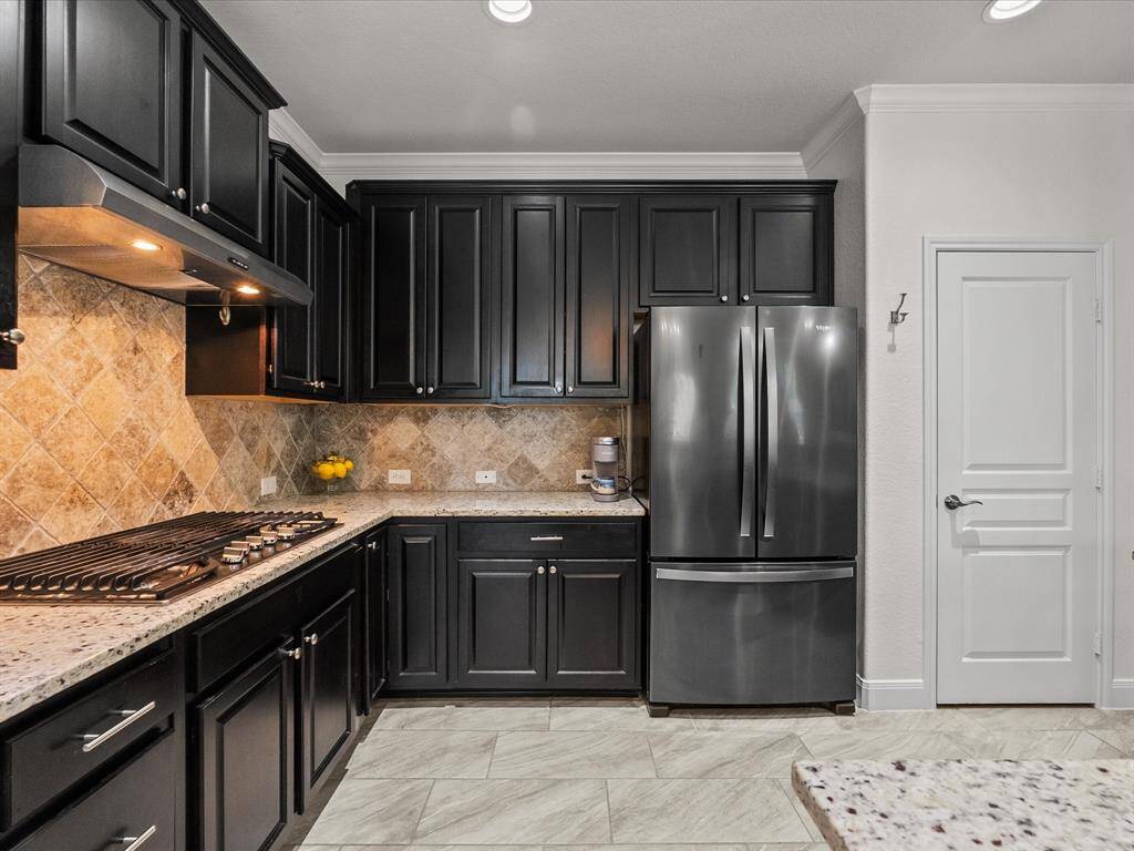 Lots of storge within the kitchen cabinets plus a spacious pantry!