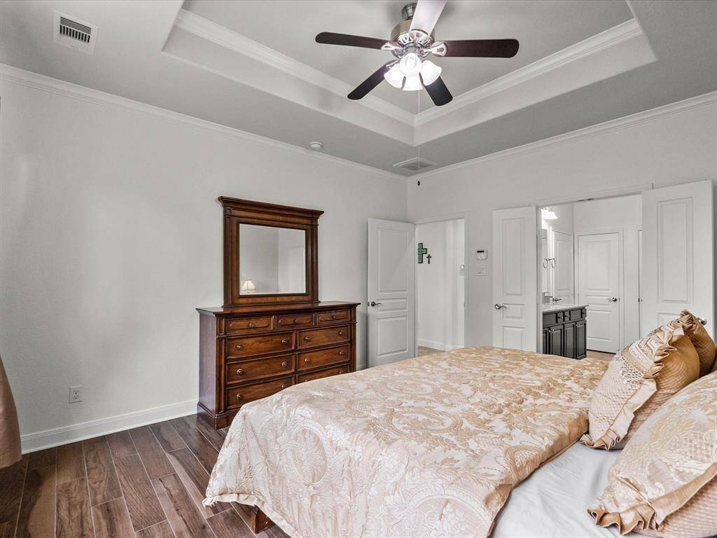 Primary suite is very spacious and can accommodate large king size bed and big furniture!