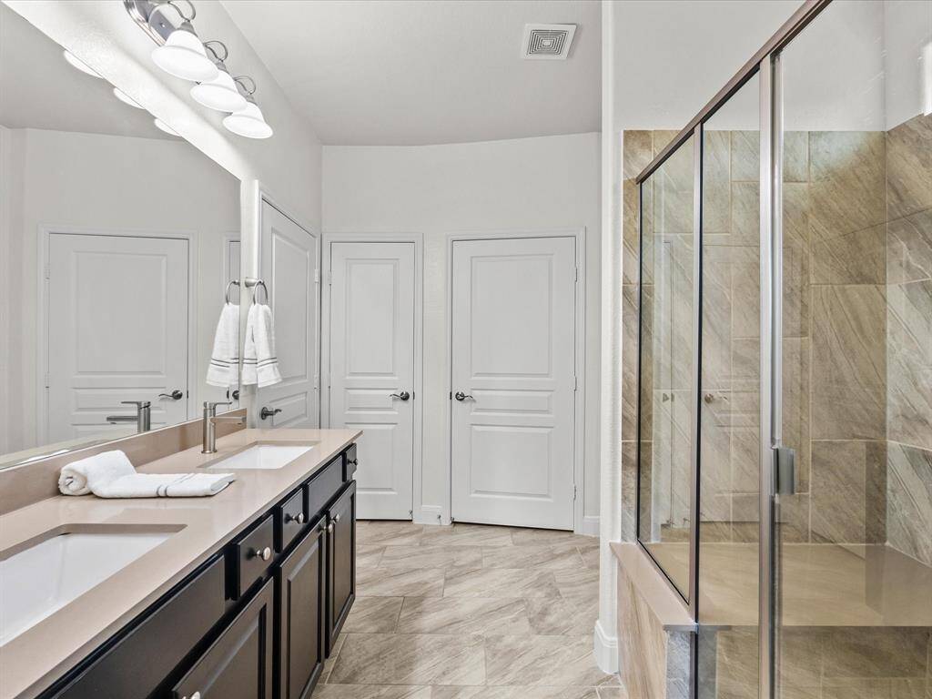 Primary en-suite bathroom features double sinks and lots of storage!