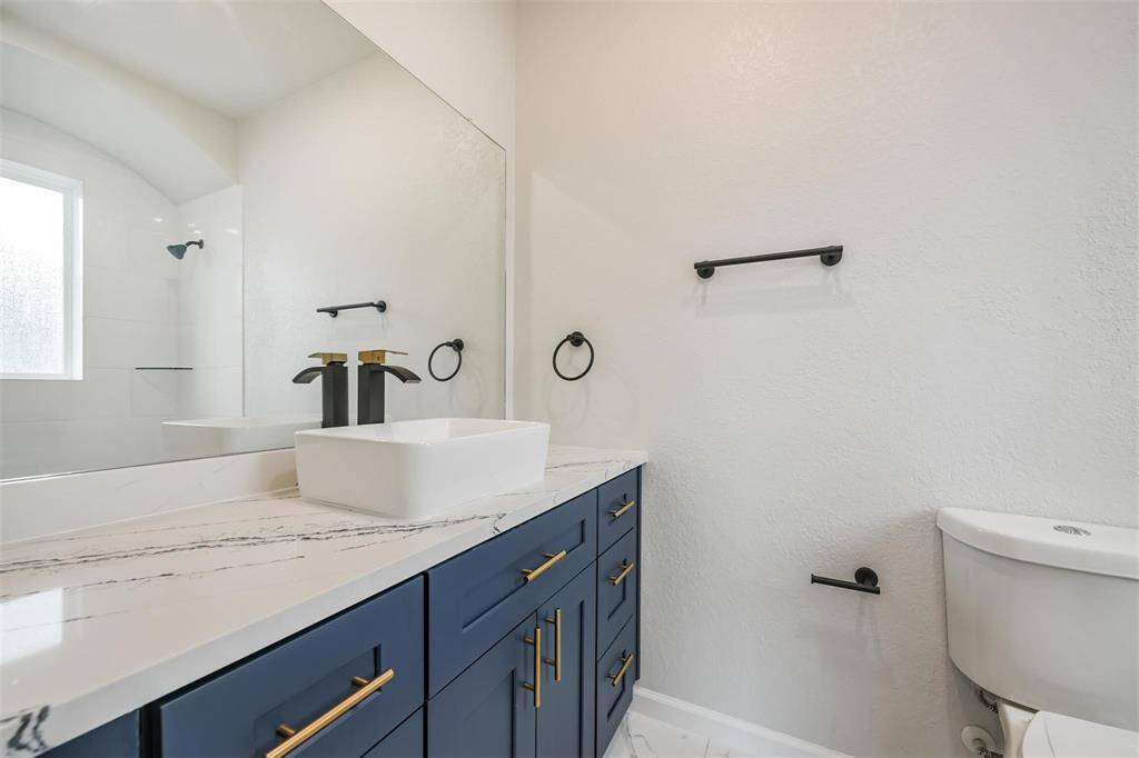 En-suite Bathroom for Guest/Mother-in-law bedroom.