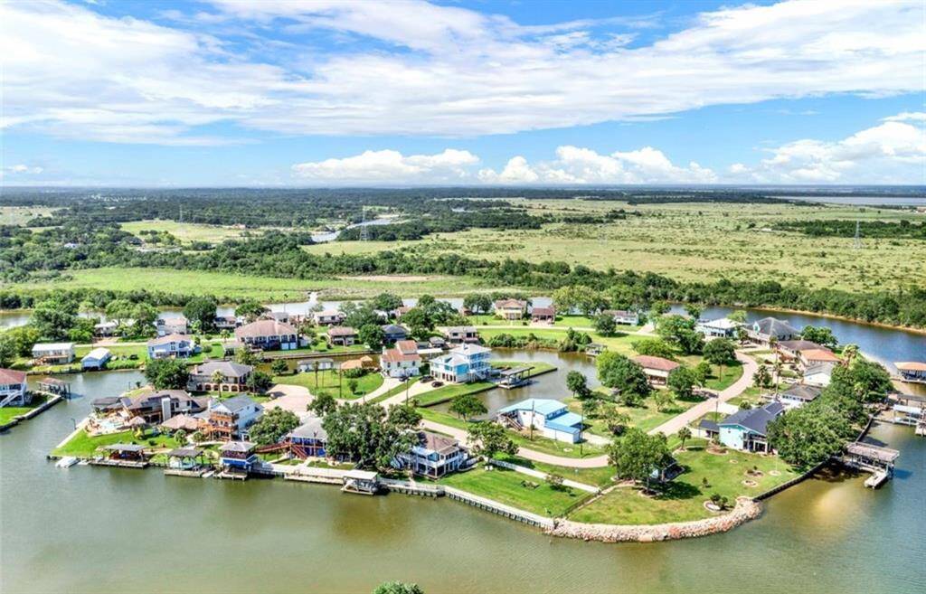 View of nearby waterfront community, just a few streets away. Lutes Marina is only 3 min car drive!