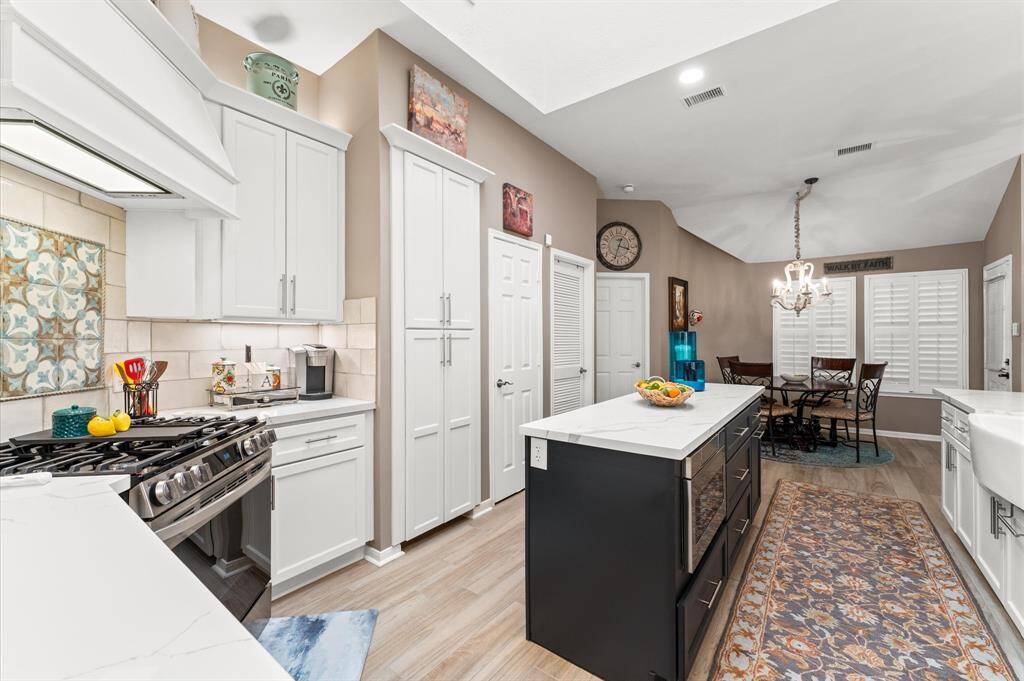 An amazing updated kitchen top of line! Quartz countertops, custom backsplash.